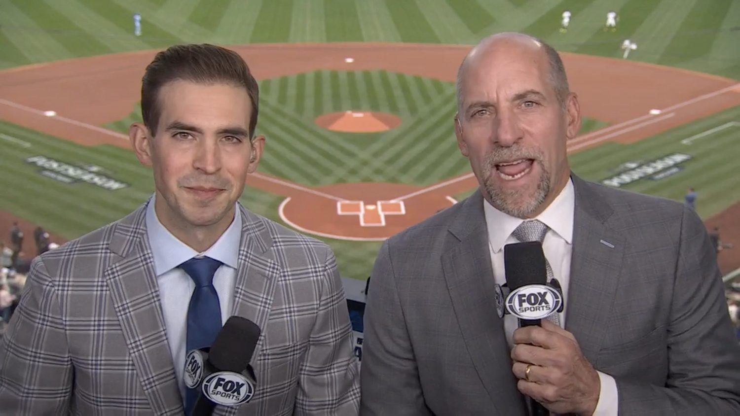Joe Davis and John Smoltz open ALCS broadcast with dead mics