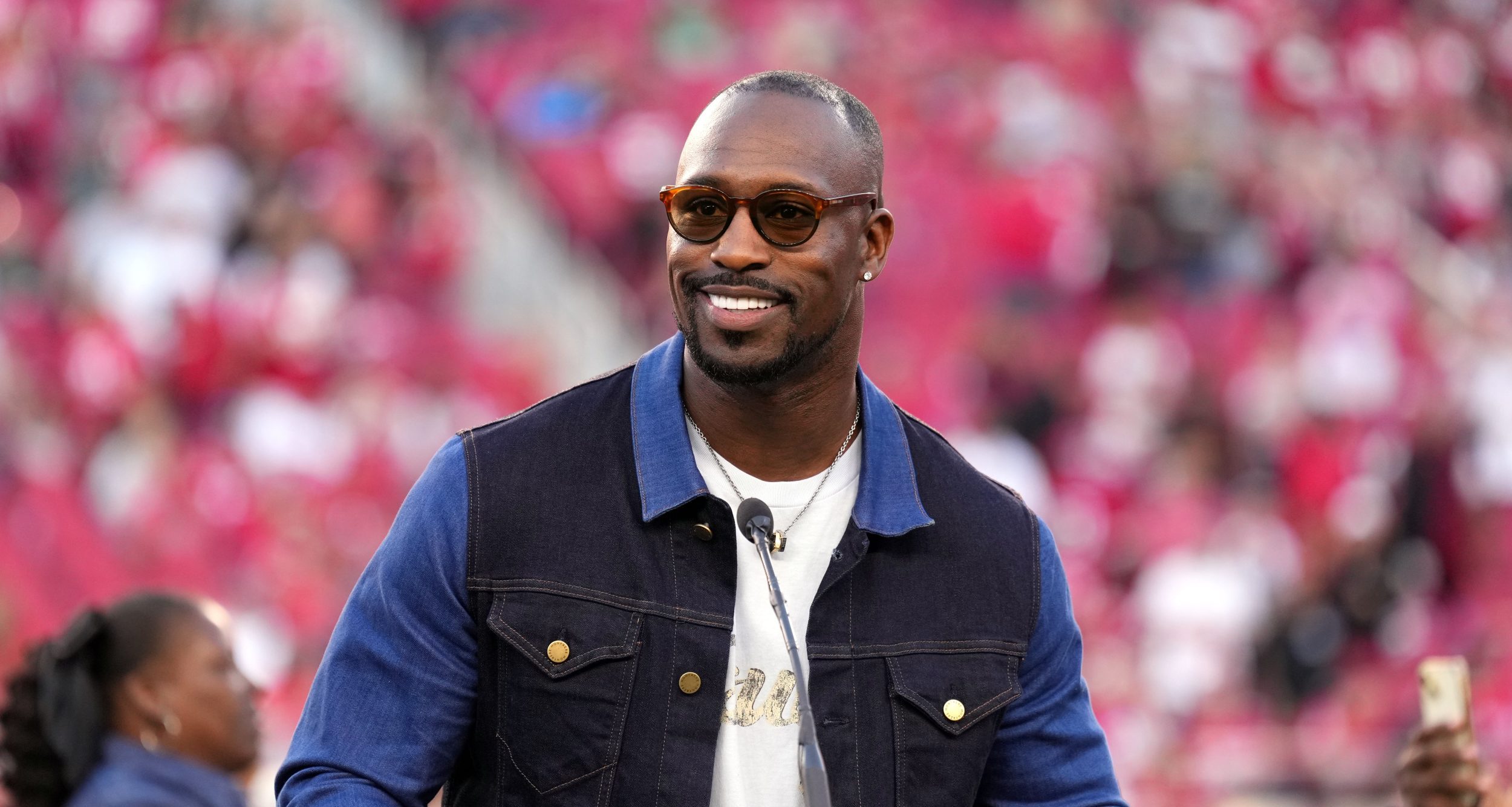 Vernon Davis launching new podcast ‘The Next Role’ with star-studded guest list
