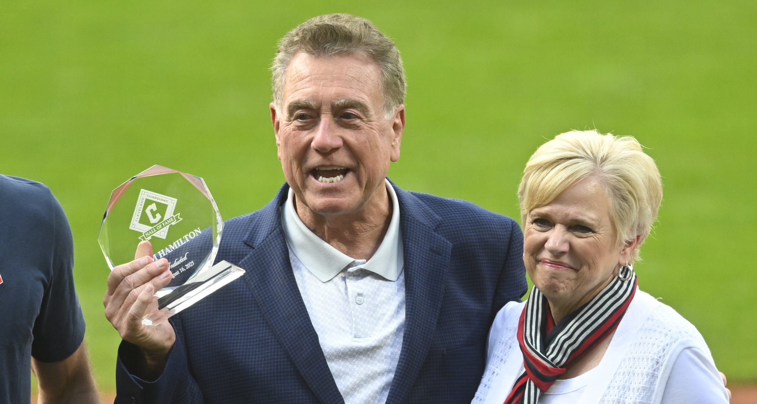 Sean McDonough, Todd Frazier praise Tom Hamilton during Wild Card broadcast