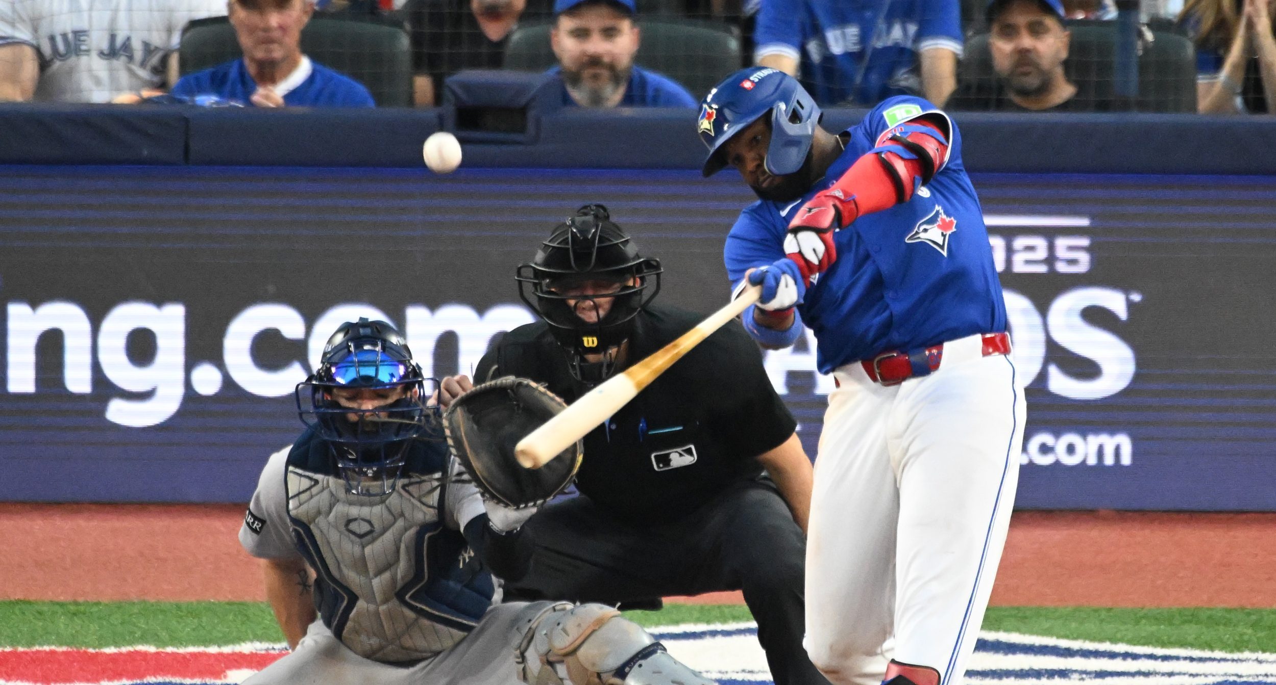 Joe Davis jinxes Vladimir Guerrero Jr. into ending month-long home run drought