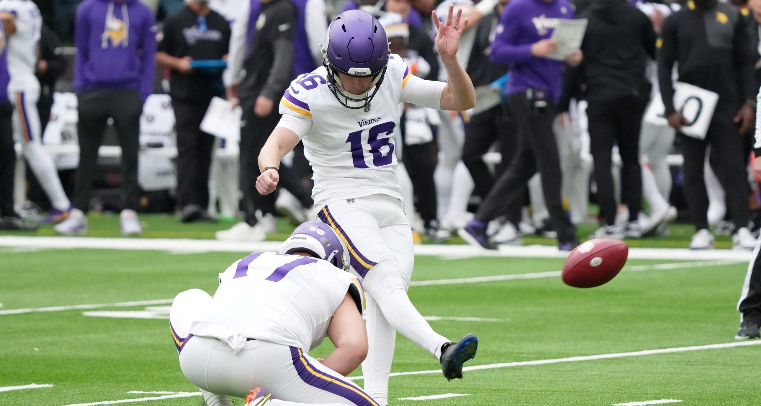 NFL: No clear view of Vikings kick striking Skycam cable