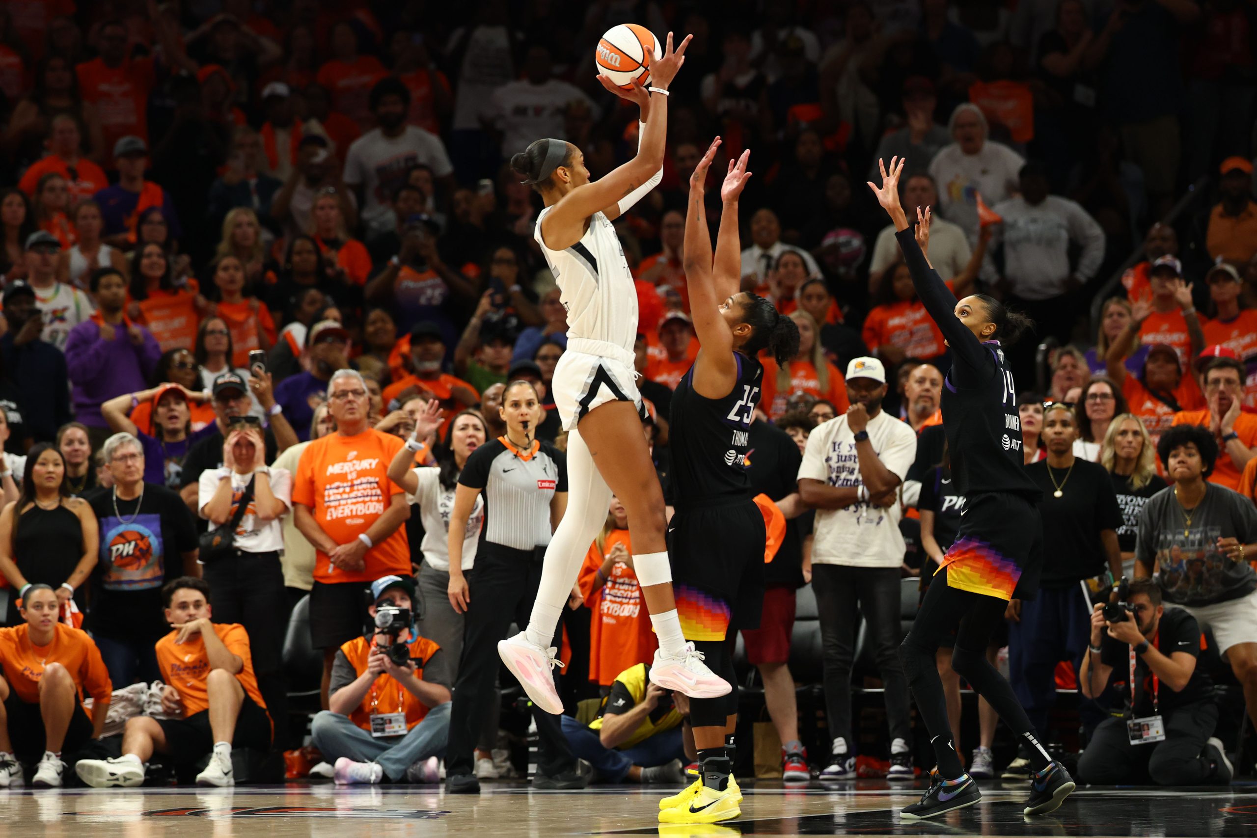 Ryan Ruocco delivers double ‘you bet!’ for A’ja Wilson game-winner