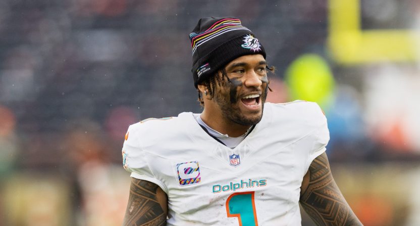 🌙💛 SILENT ACTION: Tua Tagovailoa was caught secretly buying dinner and paying tuition for 50 homeless students during finals season. The security guard said: “I thought it was a food delivery guy, but it turned out to be the Dolphins’ QB, dropping bags of food in the school lobby in the rain.” All the receipts were under the name of a stranger: “Tua Someone Today.”-thanhhoa