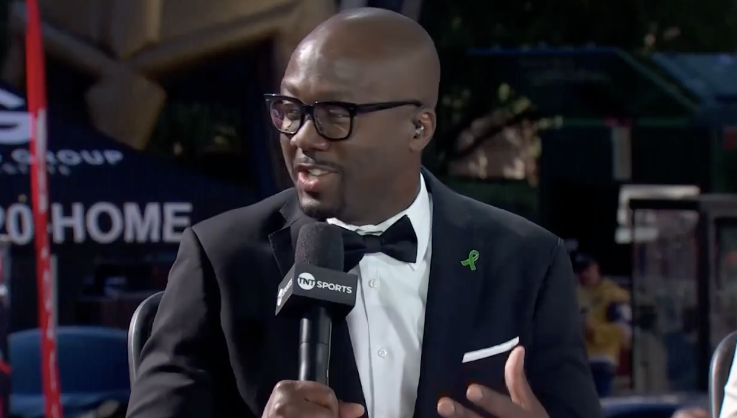 Anson Carter pays tribute to Ernie Johnson during NHL on TNT season opener