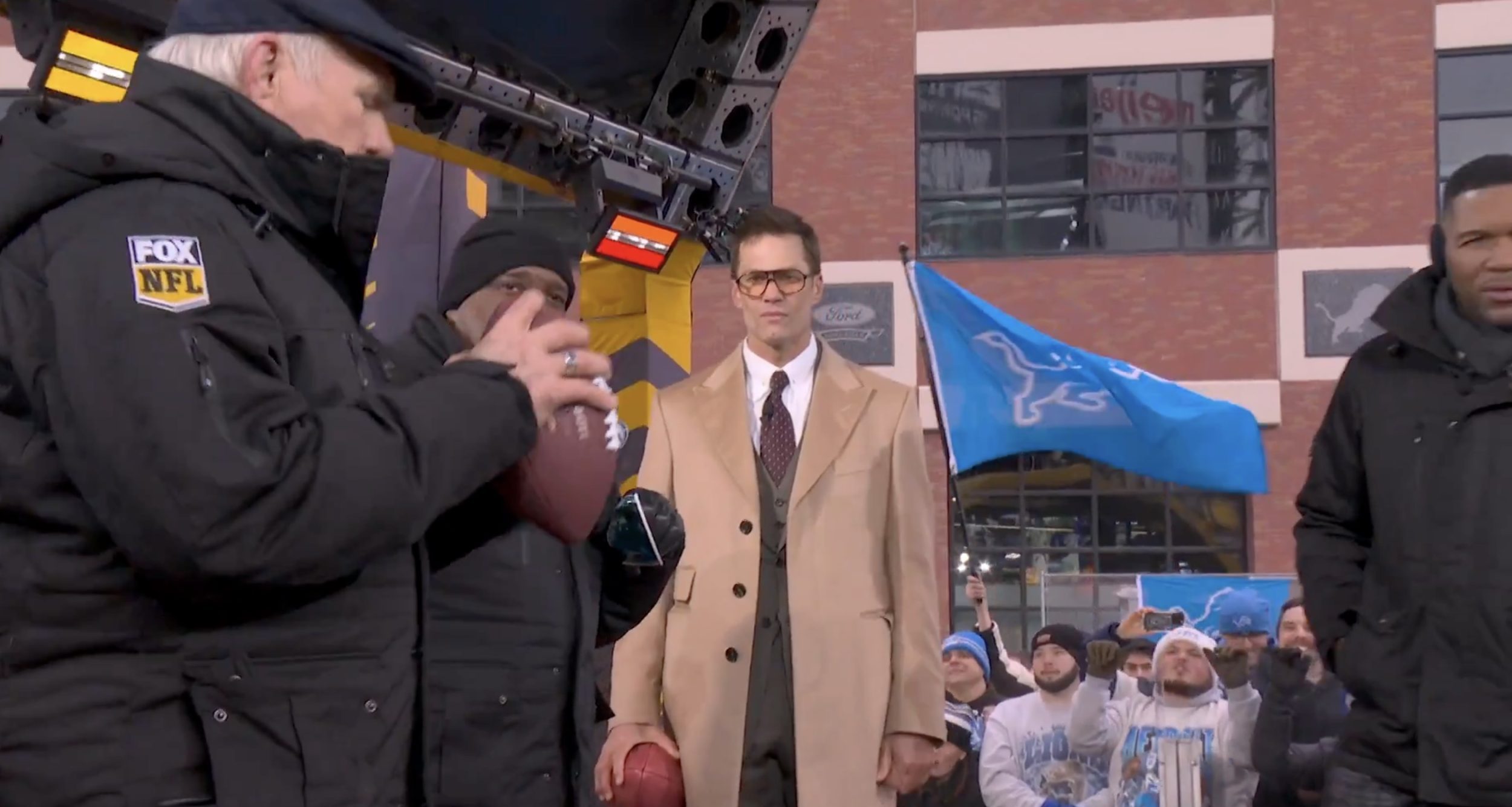 Tom Brady ‘sorry not sorry’ for drilling pass at kid during Fox segment