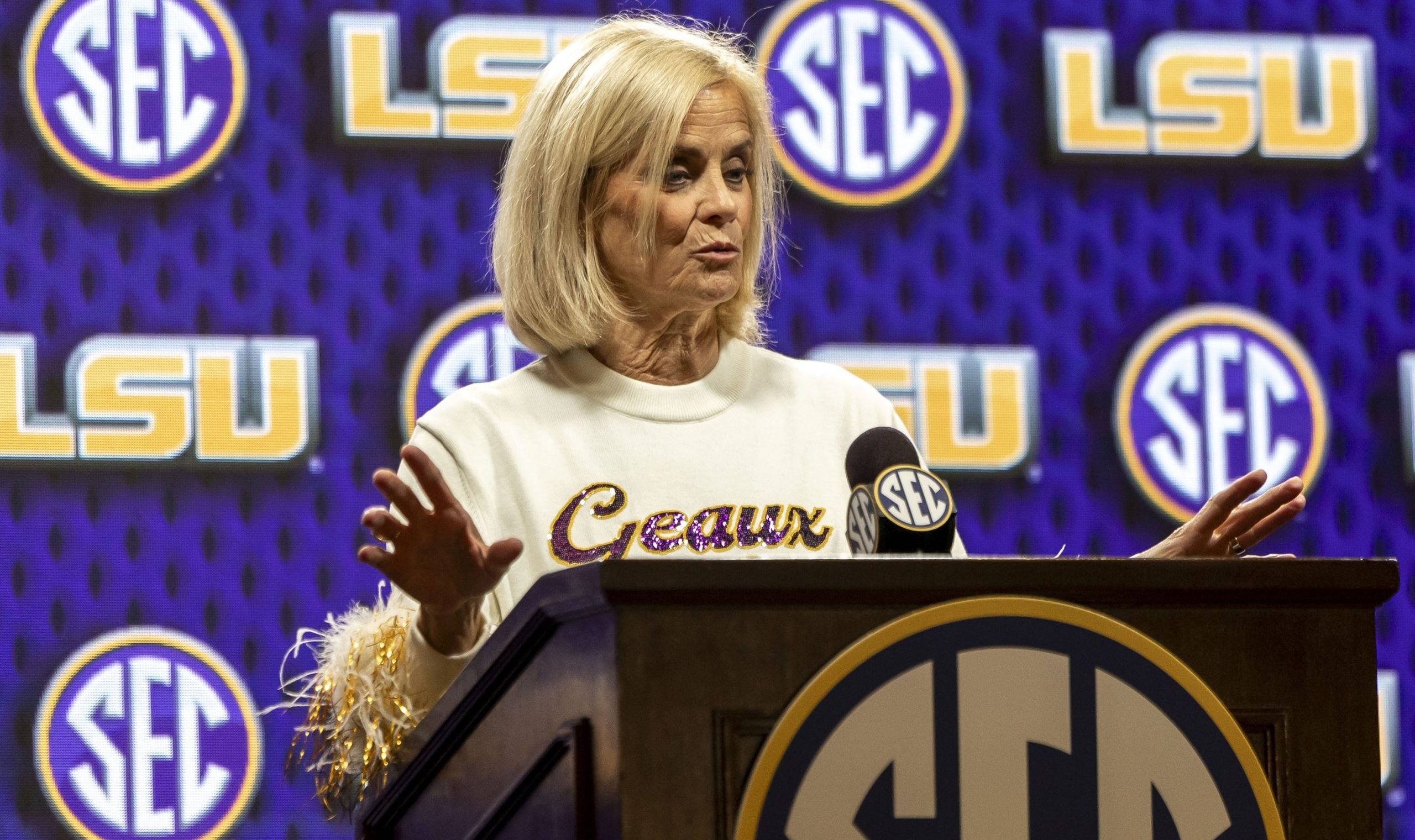 Kim Mulkey teases LSU media over its Lane Kiffin obsession