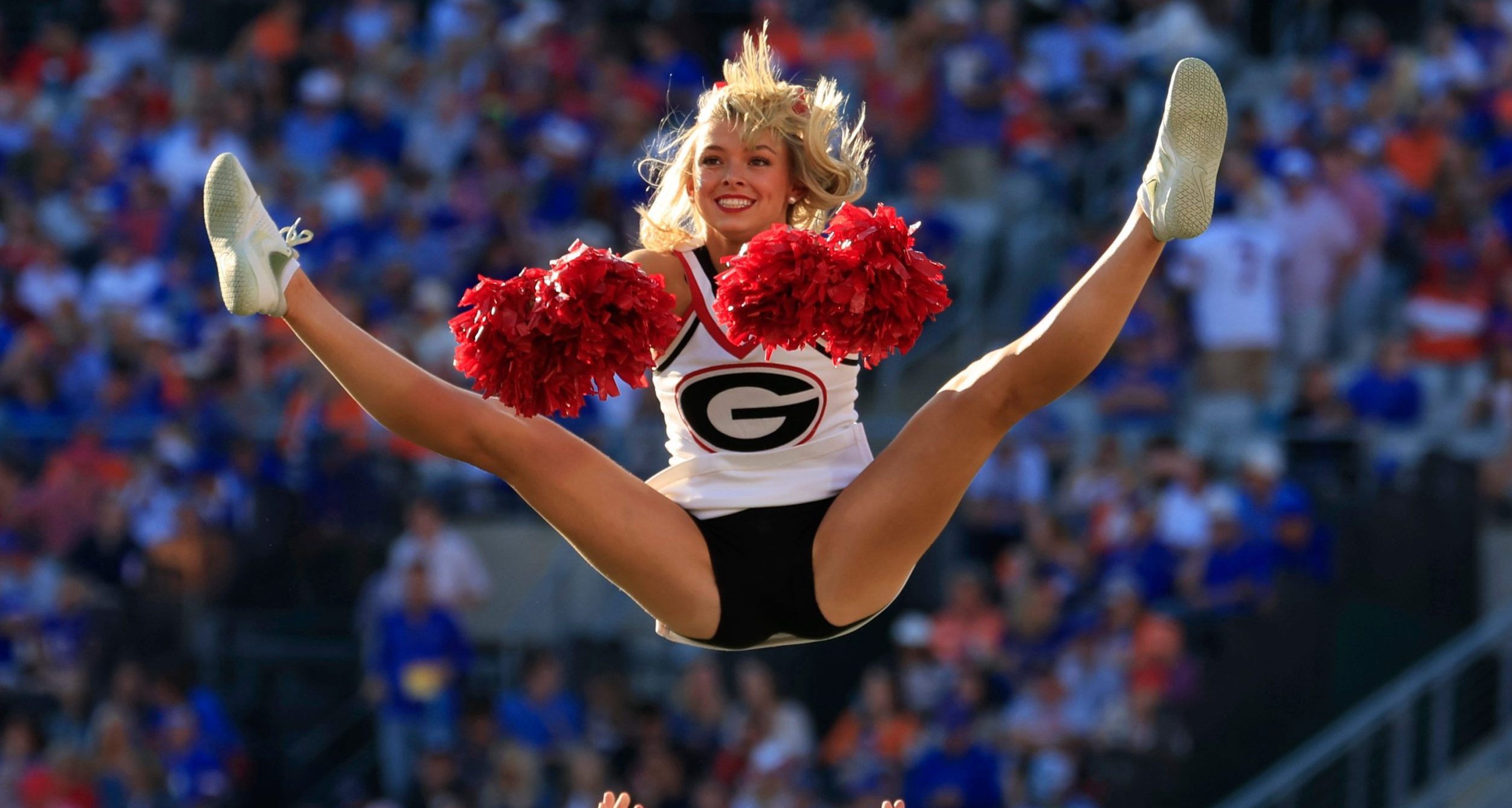 Paramount nabs distribution rights for pro cheerleading league