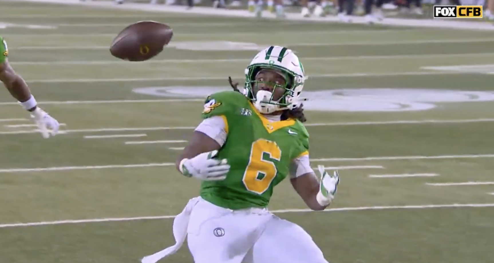 Fox announcers stunned by crazy, controversial Oregon touchdown
