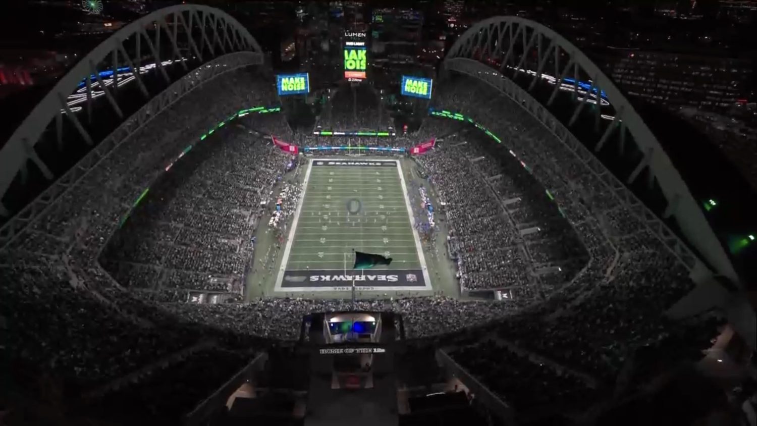 Al Michaels has hot mic moment on TNF