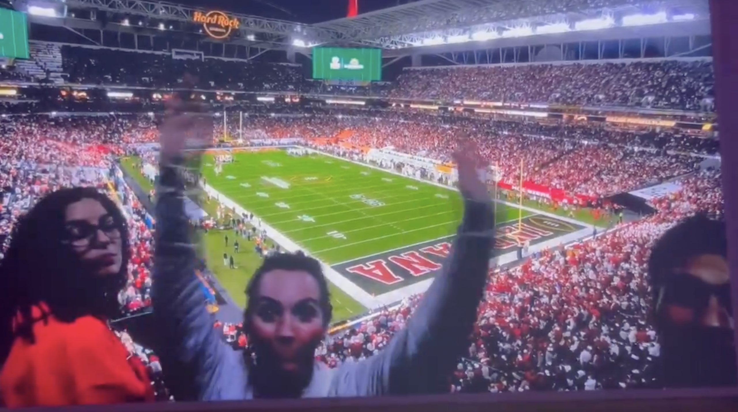 Couple realizes they’re starring in ESPN CFP 4K broadcast commercial breaks