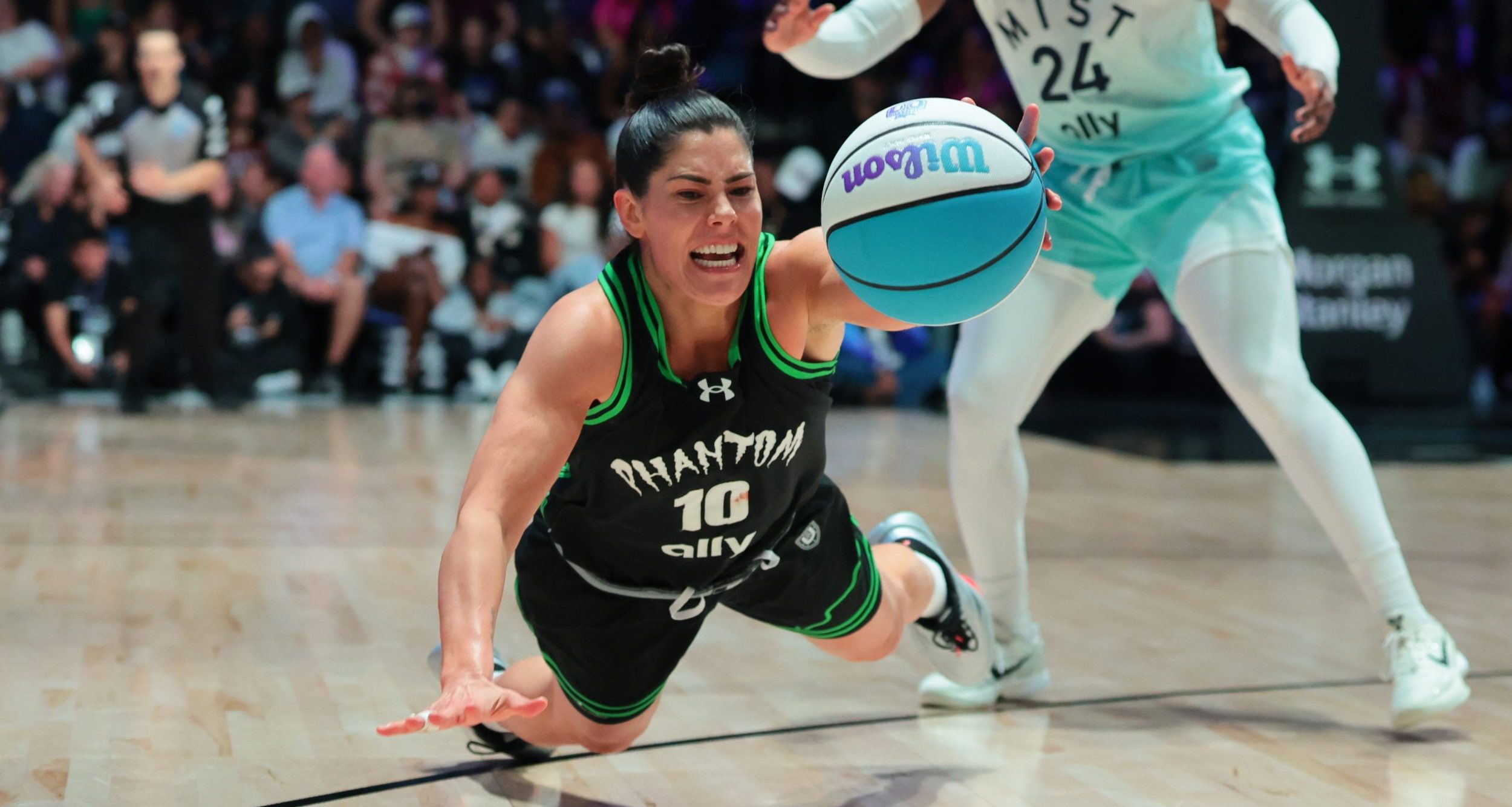 Phantom guard Kelsey Plum