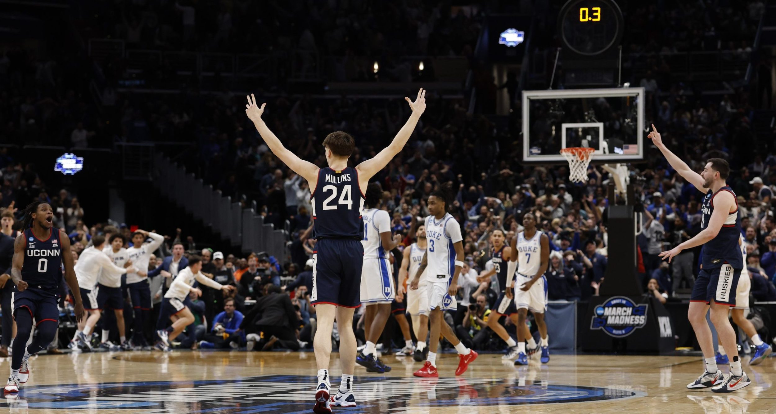 UConn Huskies guard Braylon Mullins