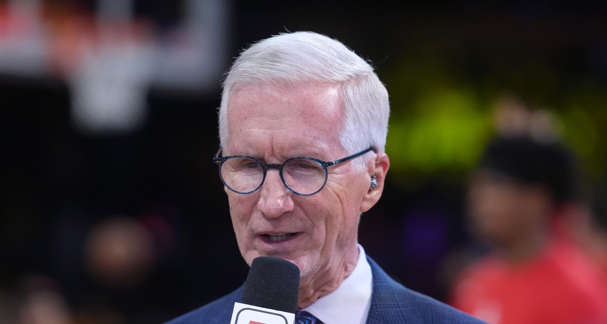 Ο Mike Breen λέει ότι θα πρέπει να μειώσει τον φόρτο εργασίας του